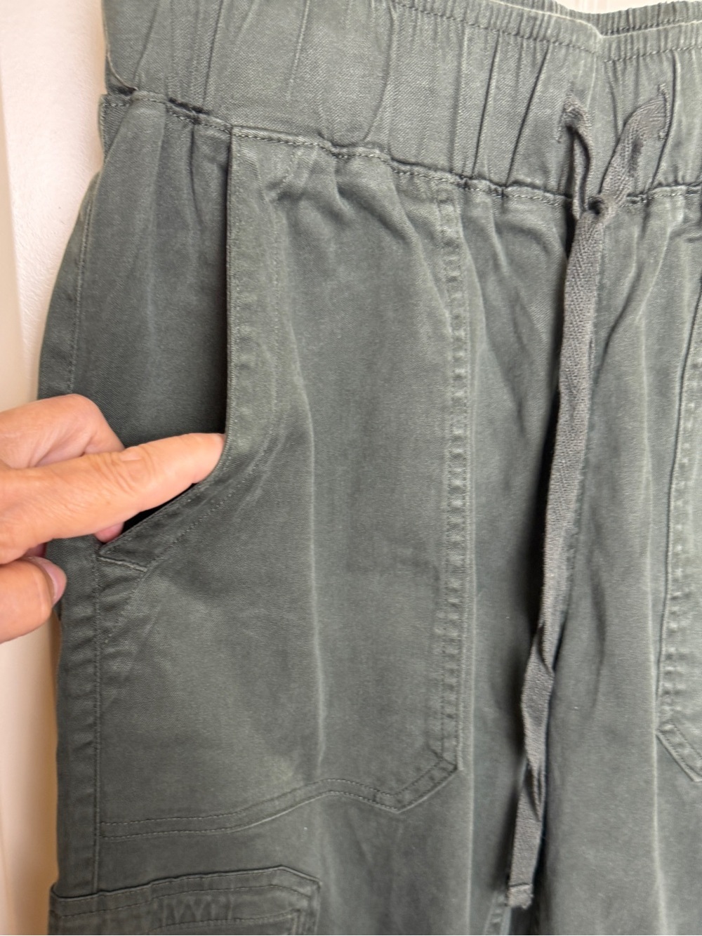 Buffalo David Bitton Women's Tencel Pull-On Cargo Pants Sage Green XS NWT - Picture 4 of 16